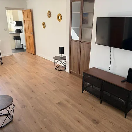 Modern Two Bedroom House Apartment Bristol