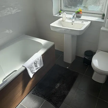 Modern Two Bedroom House Bristol