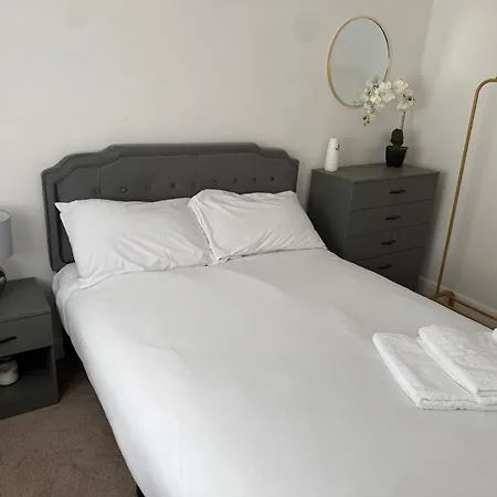 Modern Two Bedroom House Apartment Bristol