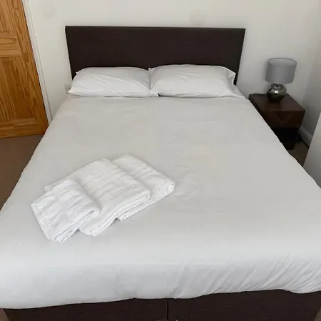 Apartment Modern Two Bedroom House Bristol