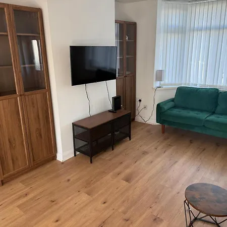 Modern Two Bedroom House Bristol