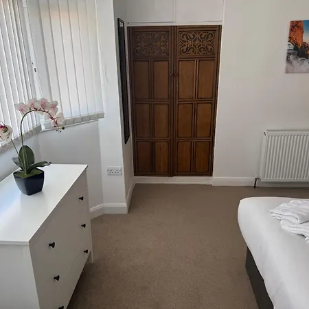Modern Two Bedroom House Apartment Bristol