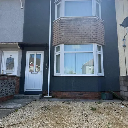 Modern Two Bedroom House Apartment *