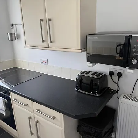 Apartment Modern Two Bedroom House Bristol